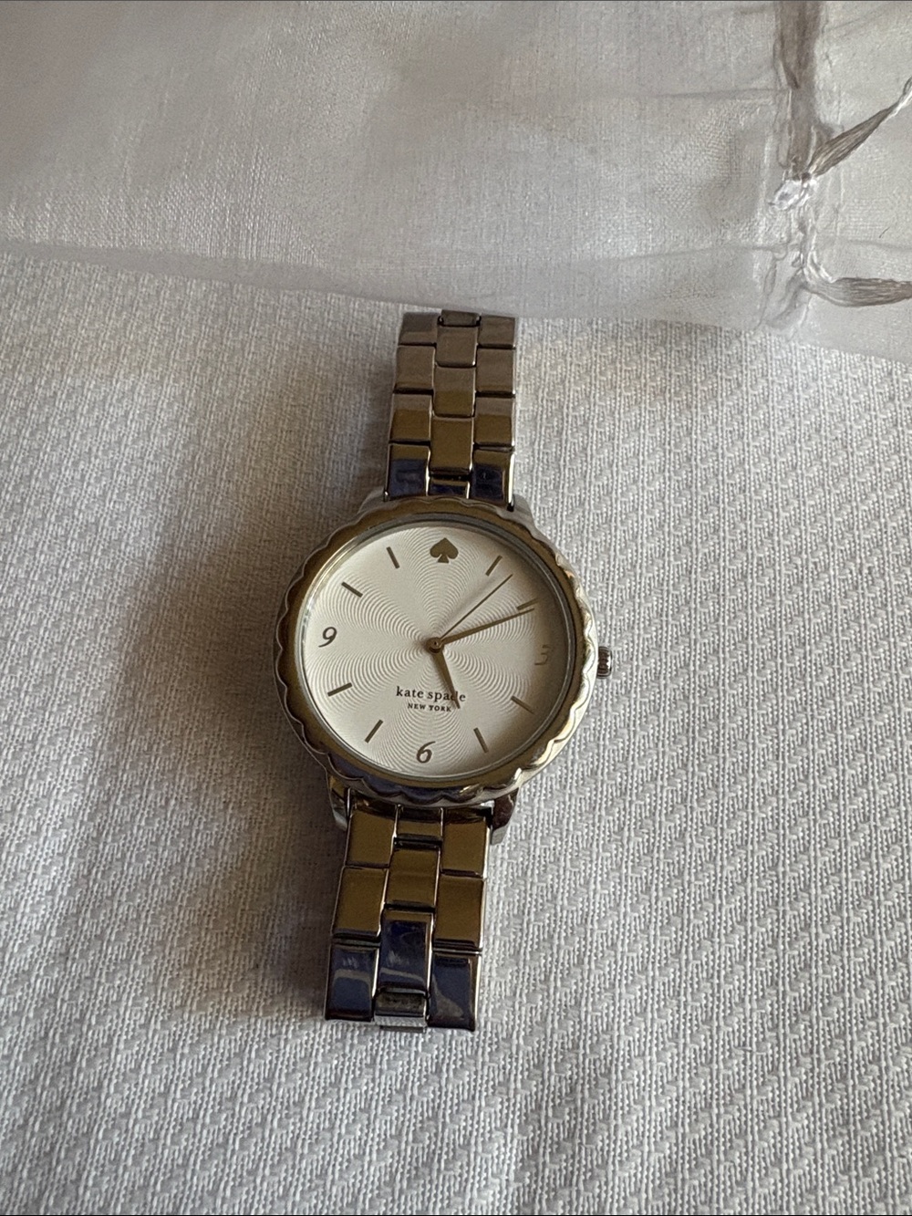 kate spade silver and white scalloped bezel watch